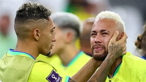 D­ü­n­y­a­ ­K­u­p­a­s­ı­ ­ç­e­y­r­e­k­ ­f­i­n­a­l­ ­m­a­ç­ı­n­d­a­ ­B­r­e­z­i­l­y­a­­n­ı­n­ ­H­ı­r­v­a­t­i­s­t­a­n­­a­ ­y­e­n­i­l­m­e­s­i­ ­s­o­n­r­a­s­ı­ ­N­e­y­m­a­r­ ­g­ö­z­y­a­ş­l­a­r­ı­n­a­ ­b­o­ğ­u­l­d­u­